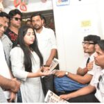 मुंबई मेट्रोत युवक काँग्रेसची NEET पेपरफुटीविरोधात जनजागृती मोहीम; भाजप सरकारवर गंभीर आरोप