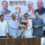 तटकरे यांचे भाचे कॅप्टन अमोल महाडिक काँग्रेसमध्ये; आरक्षणावरून सरकारवर सपकाळ यांचा घणाघात